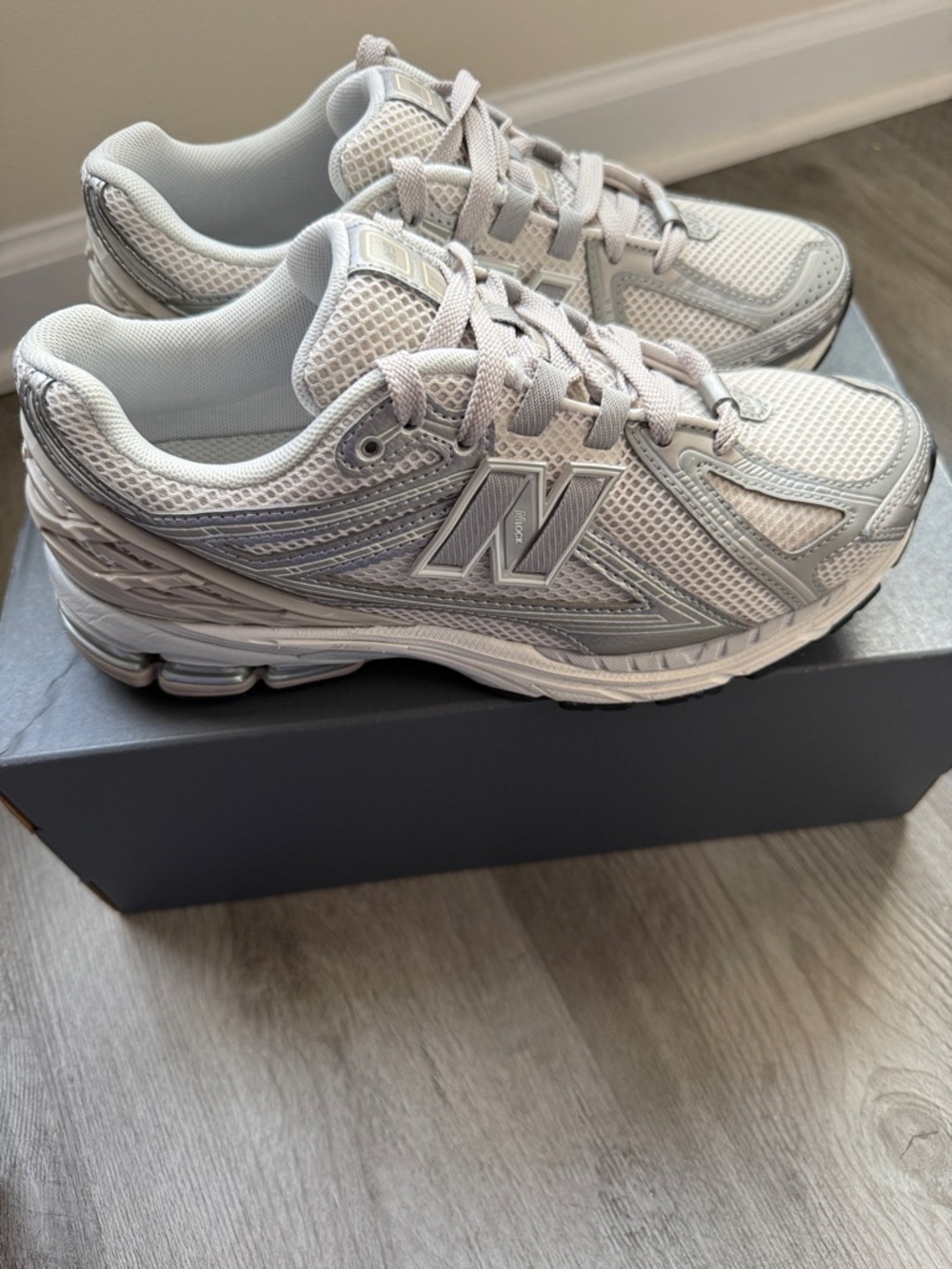 NEW BALANCE 1906R!